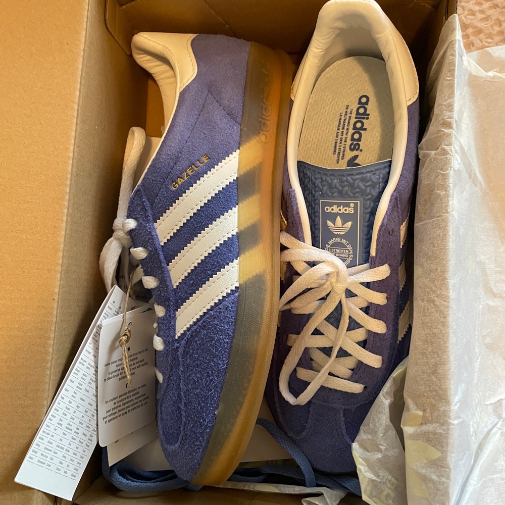 NWT Adidas Gazelle Indoor 6.5 Blue fusion gum